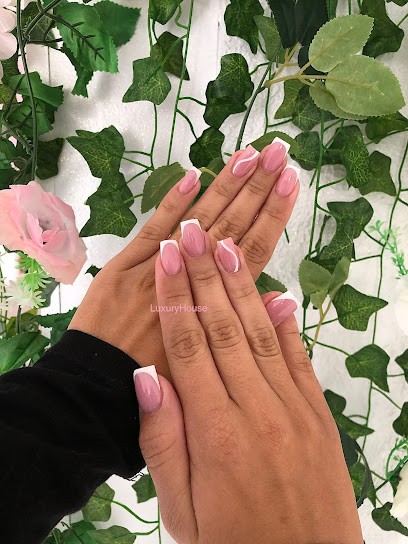 Luxury House, Institut de Beauté à Cravanche