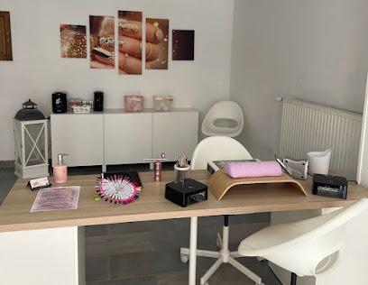 110 Ongles, Institut De Beauté à Fumay