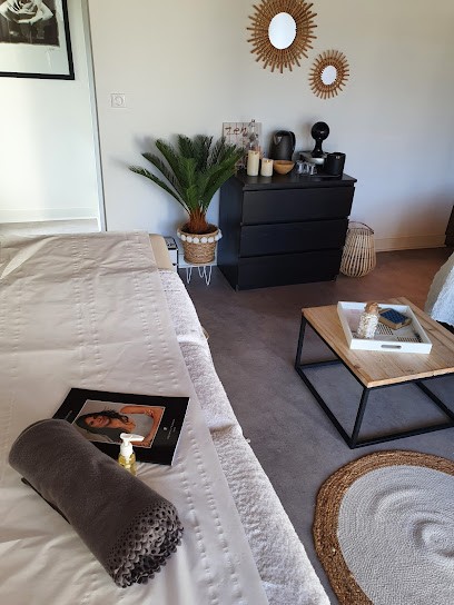 Mademoiselle M Esthetic/ Drainage Lymphatique Renata França/ Maderotherapie/ Kobido, Esthéticienne à Saint-Médard-en-Jalles