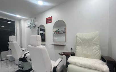 The Glow Up By Julie, Institut De Beauté à Paris 17