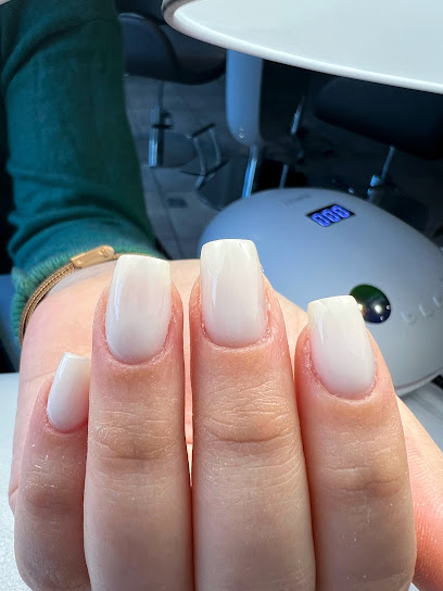 Atelier Nails By Cam, Institut De Beauté à Marvejols