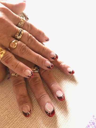 Chevalier Vanessa - Prothésiste Ongulaire / Nail Art / Pose Ongles, Institut de Beauté à Saint-Mariens