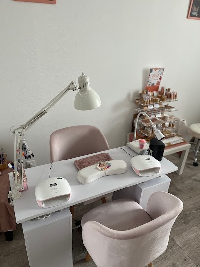 Glowupbymel, Institut de Beauté à Mont-Saint-Martin