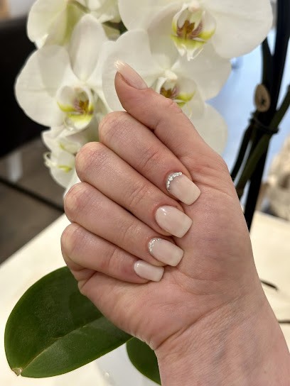 Vivia Nail, Institut de Beauté à Malakoff