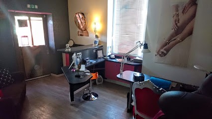 ELISAGRIFF - ONGLES, Institut de Beauté à Millau