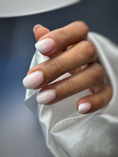 Studio Nails By Aurelie, Institut de Beauté à L'Escarène