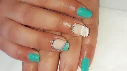 Entre Les Jolies Mains D'Émilie Esthéticienne à Domicile, Esthéticienne au Hom