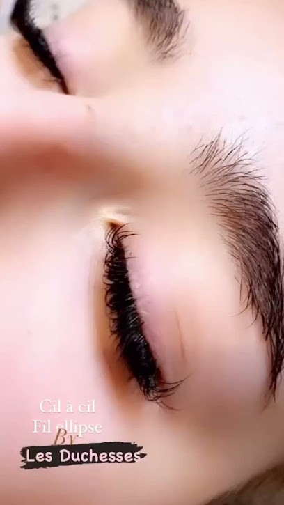 Les Duchesses, Esthéticienne à Versailles